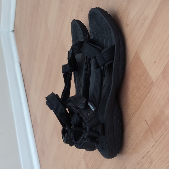 Teva Black Adjustable Sandals size 8.5 - Picture 1 of 7